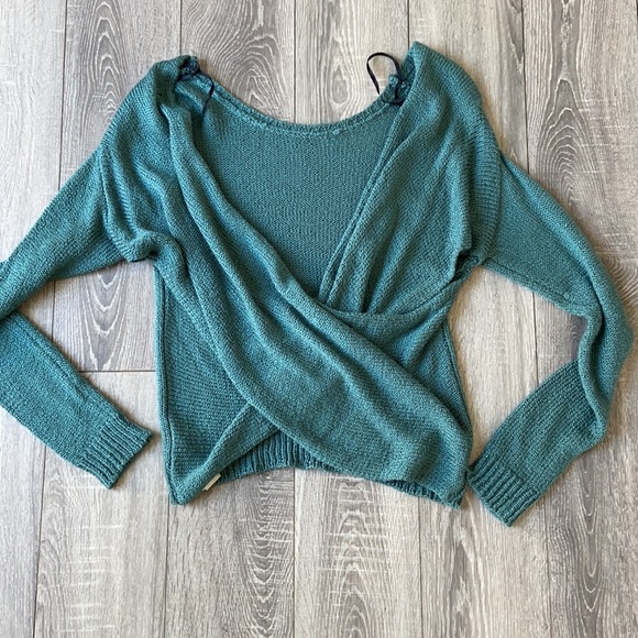 Forever21 Twist Back Sweater - Picture 2 of 4